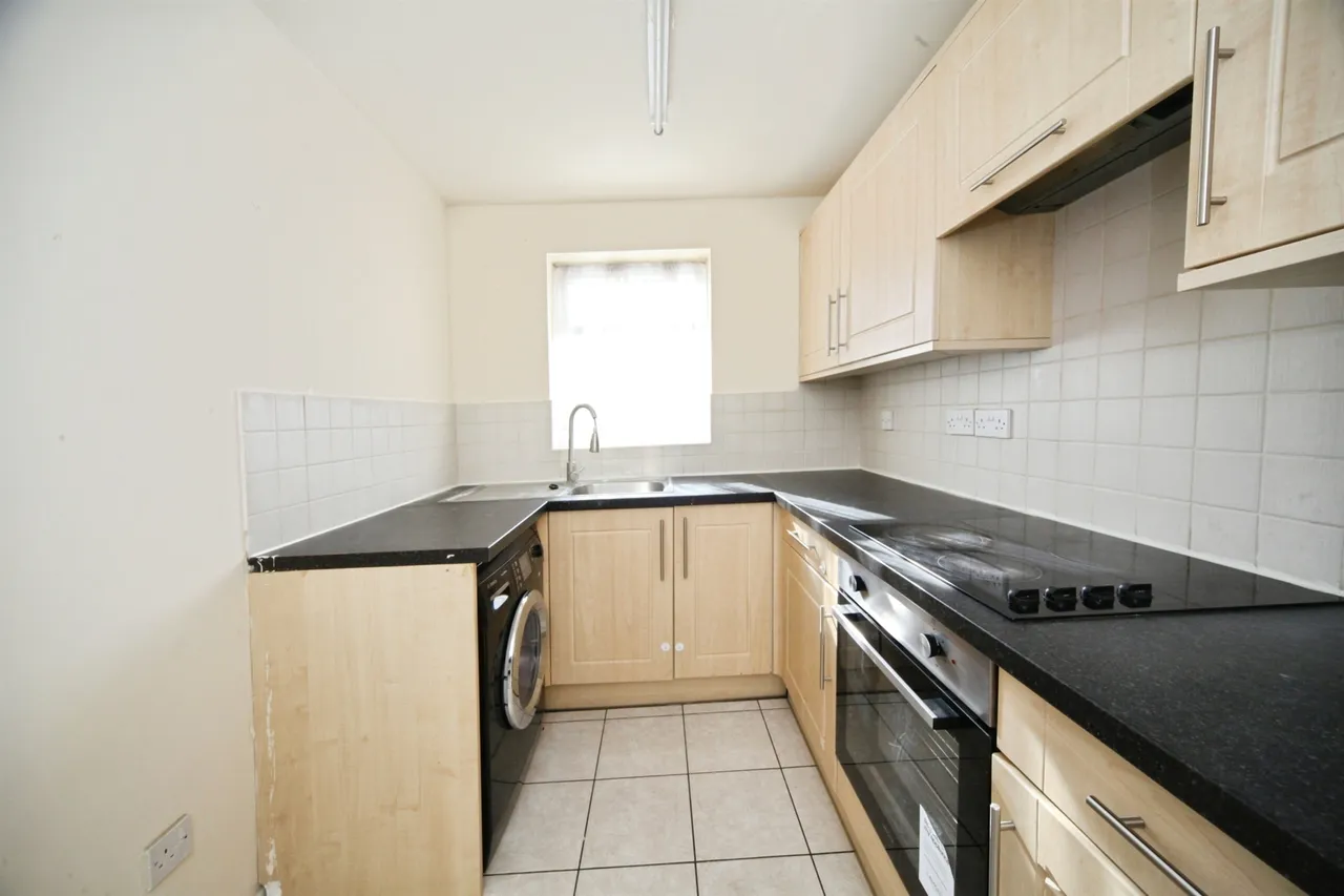 Nayland Close, Luton, LU2, photo 10
