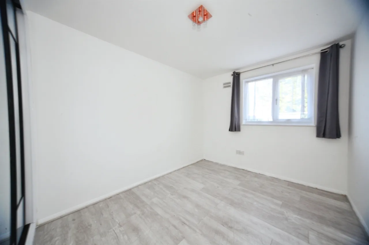 Nayland Close, Luton, LU2, photo 4