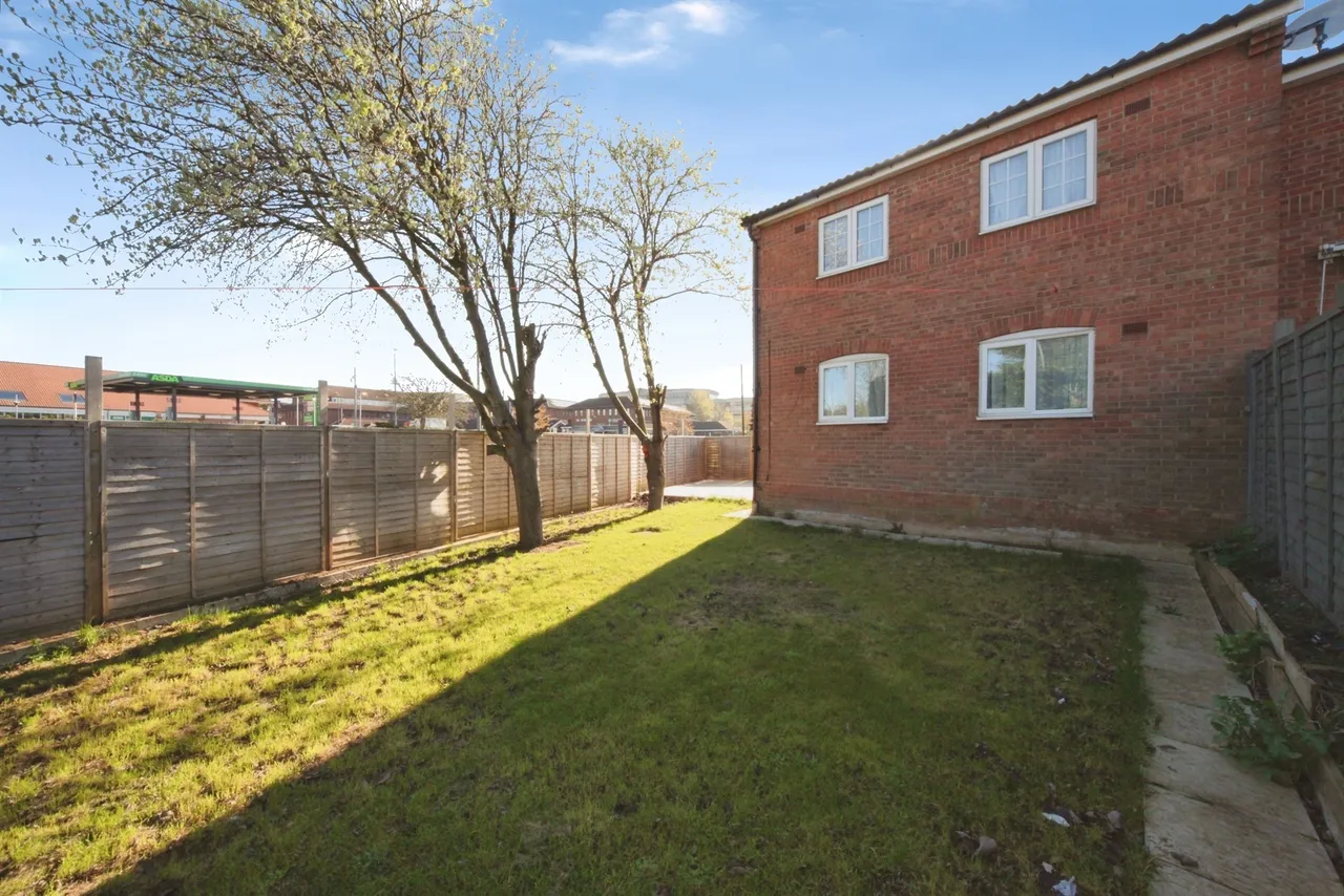 Nayland Close, Luton, LU2, photo 7