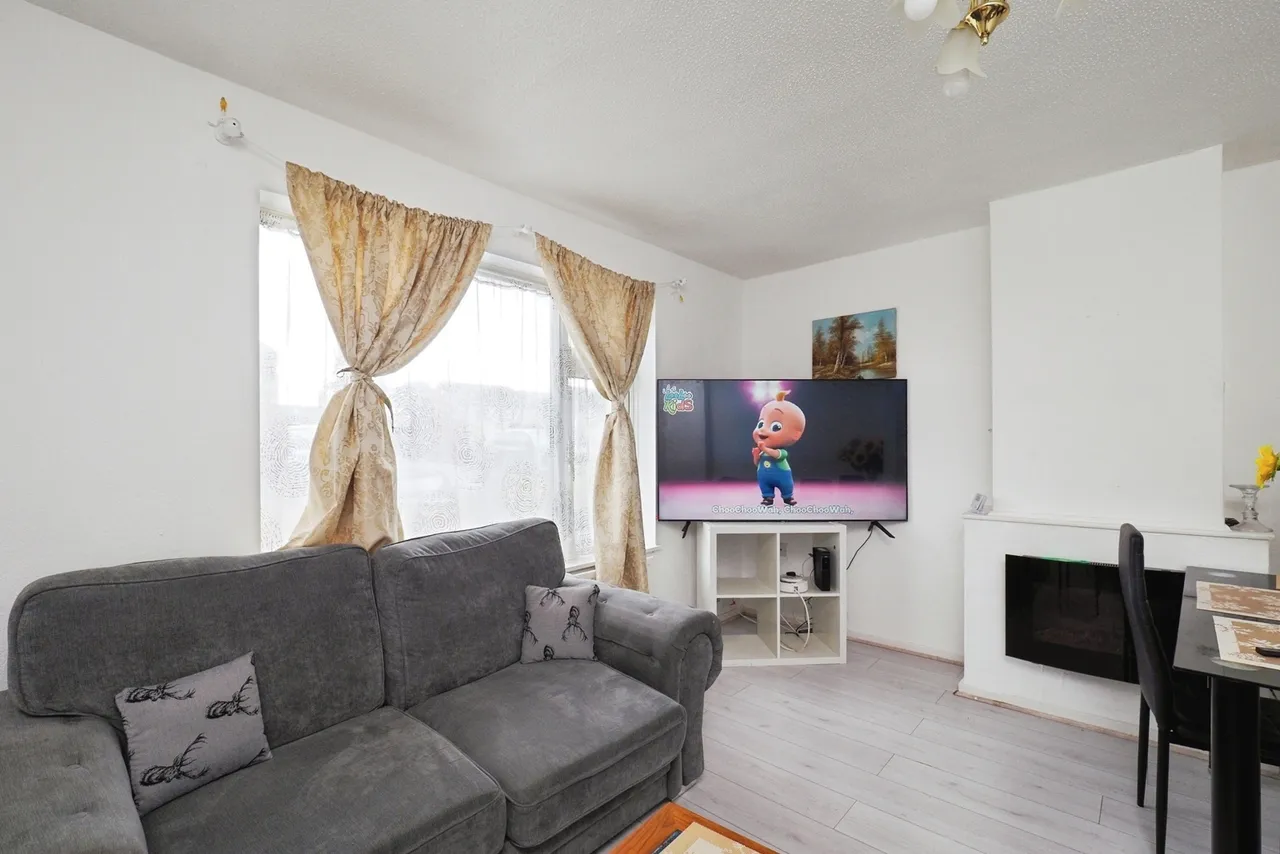 Wilkins Gardens, Clifton, Nottingham, NG11, photo 4