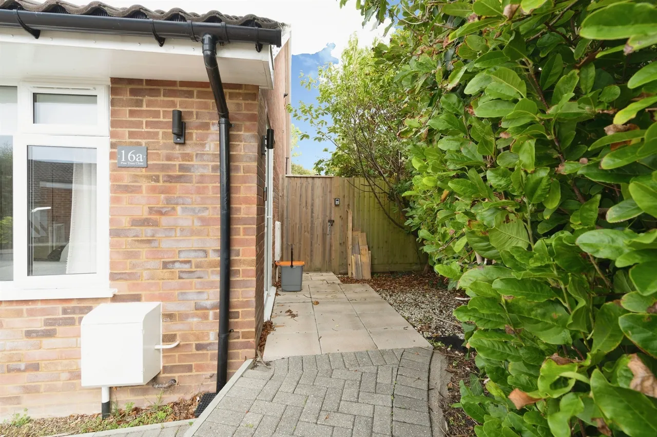 Pine Trees Close, Angmering, BN16, photo 13