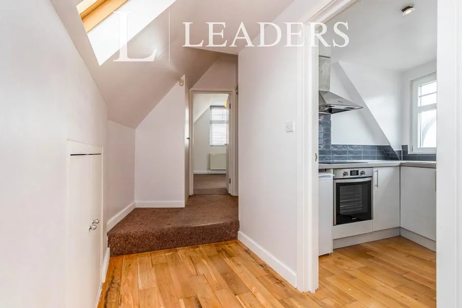 North Street, Leatherhead, KT22, photo 5