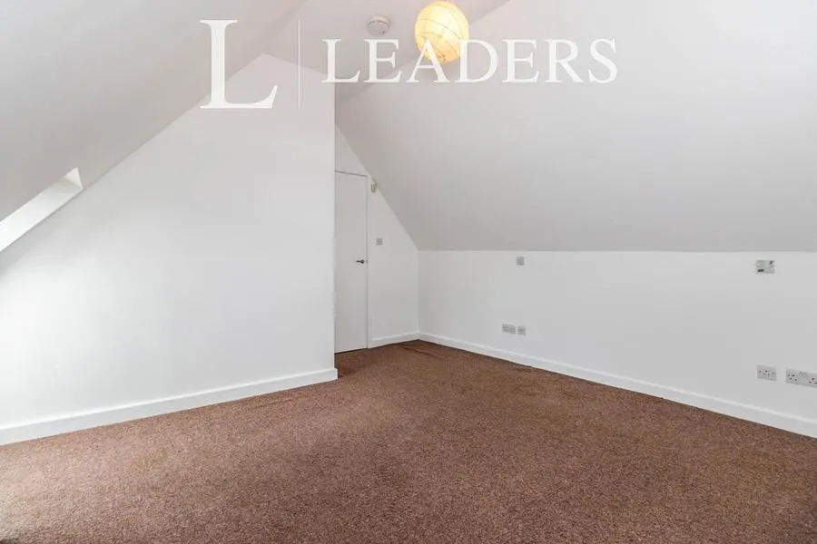 North Street, Leatherhead, KT22, photo 9