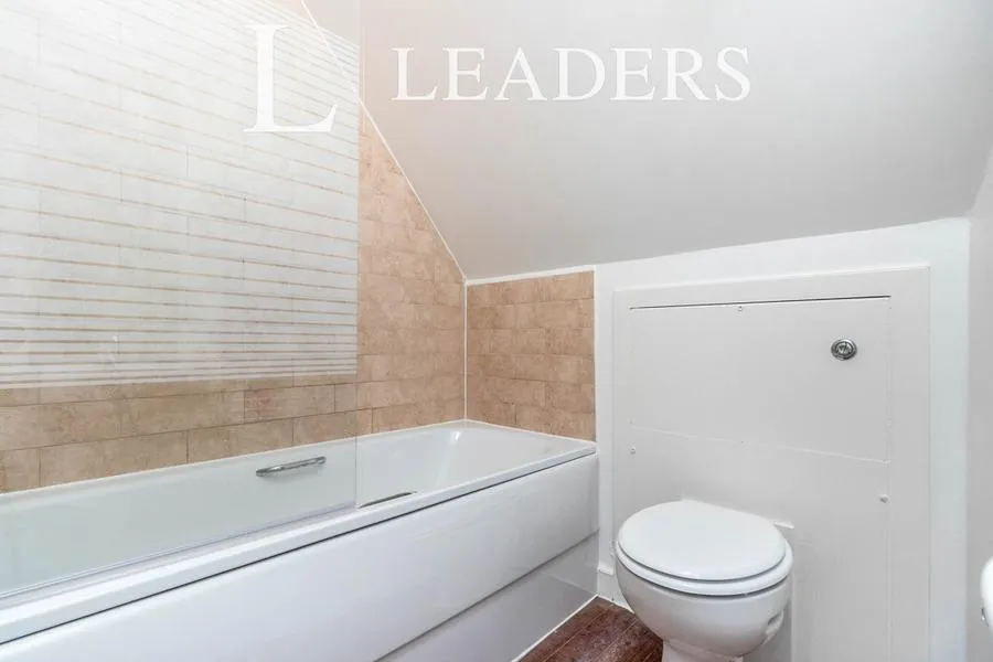 North Street, Leatherhead, KT22, photo 6