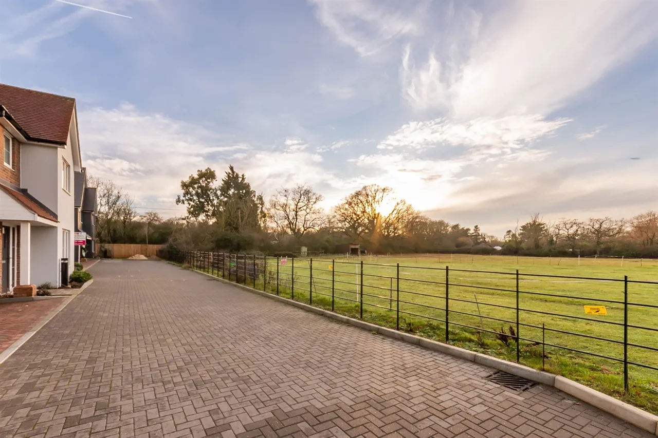 Hawthorn Close, Main Road, Bicknacre, Chelmsford, photo 2