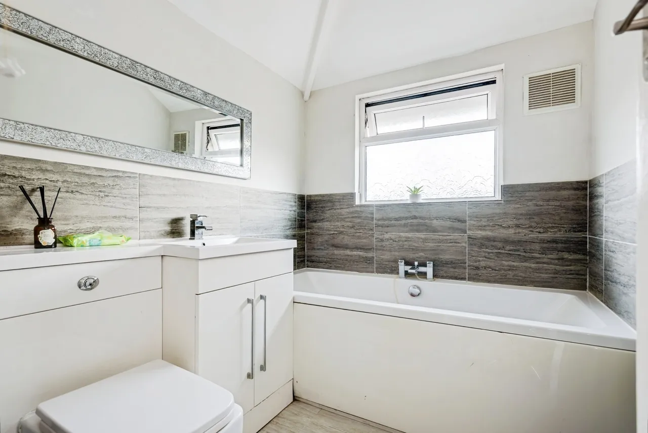 Cumberland Road, Swindon, Wiltshire, SN3, photo 10