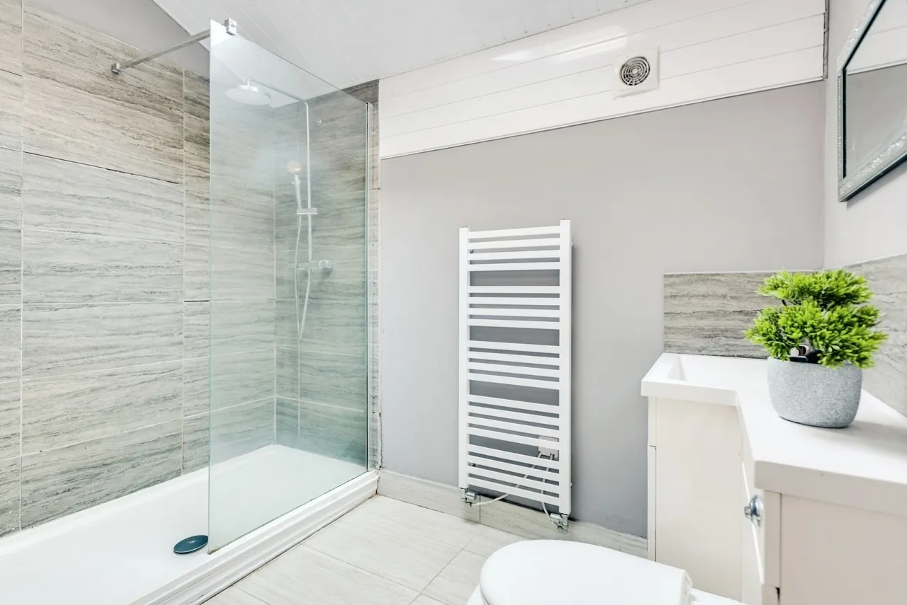 Cumberland Road, Swindon, Wiltshire, SN3, photo 8