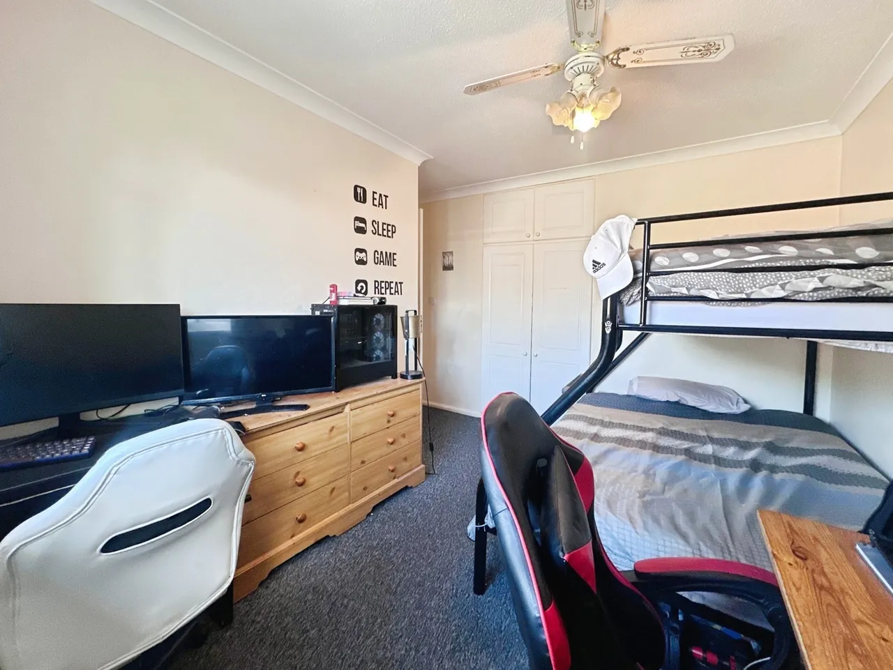 Wickham Place, Church Crookham, Fleet, Hampshire, GU52 6NQ, photo 5
