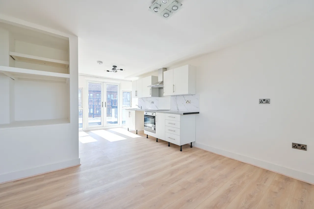 2 bed flat to rent — Flat B, 67 Lant Street, London