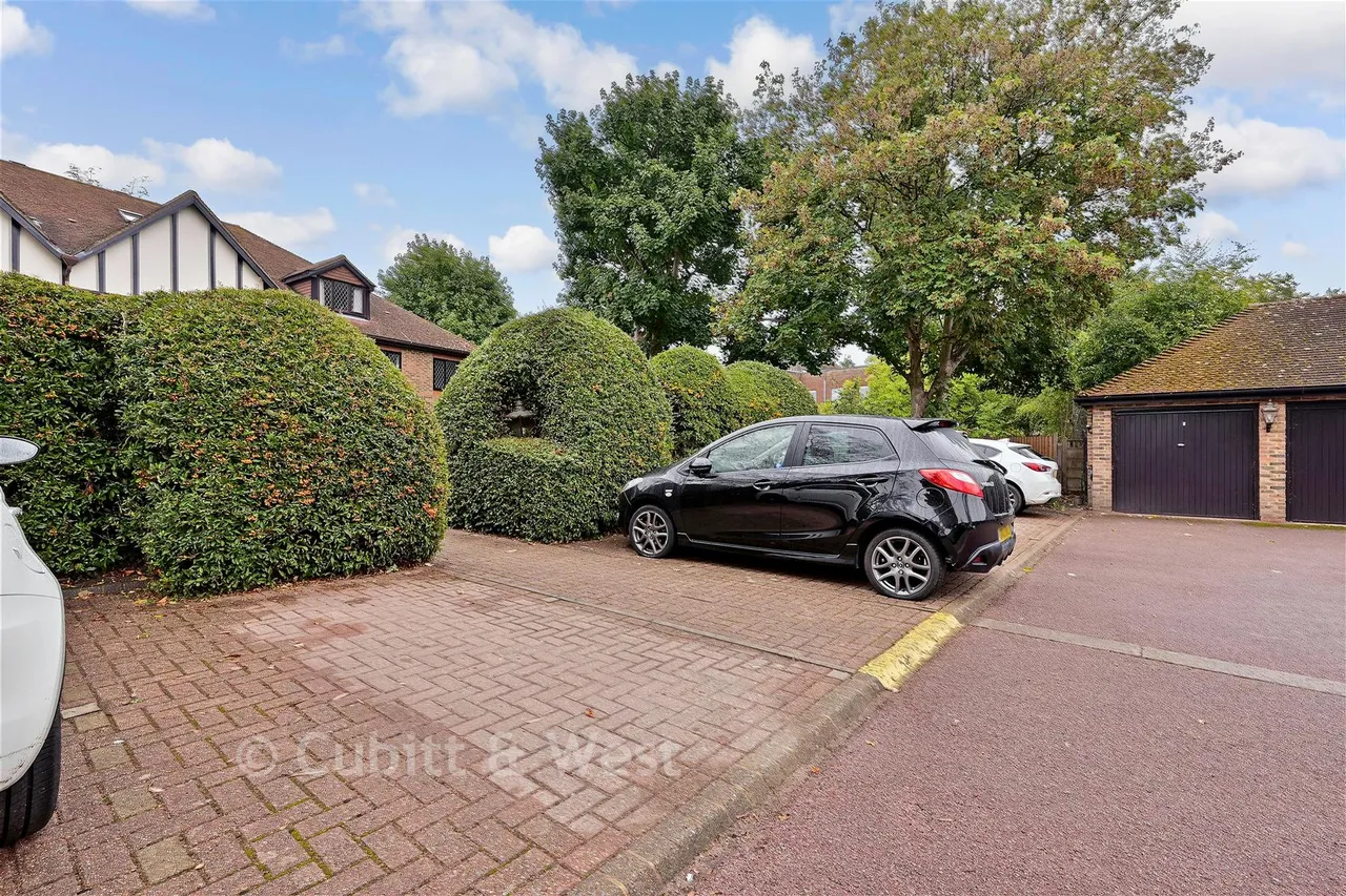 Monks Walk, Reigate, RH2, photo 12
