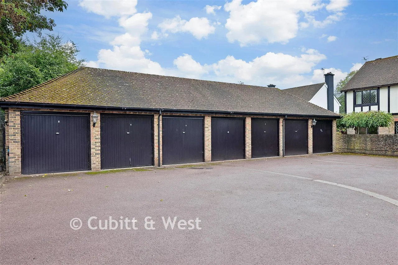 Monks Walk, Reigate, RH2, photo 14
