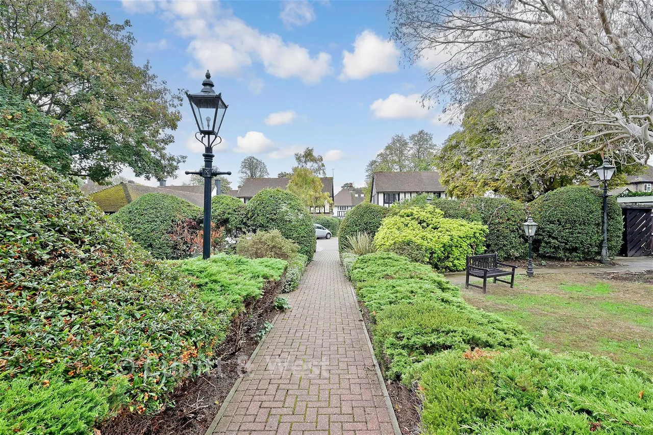 Monks Walk, Reigate, RH2, photo 10