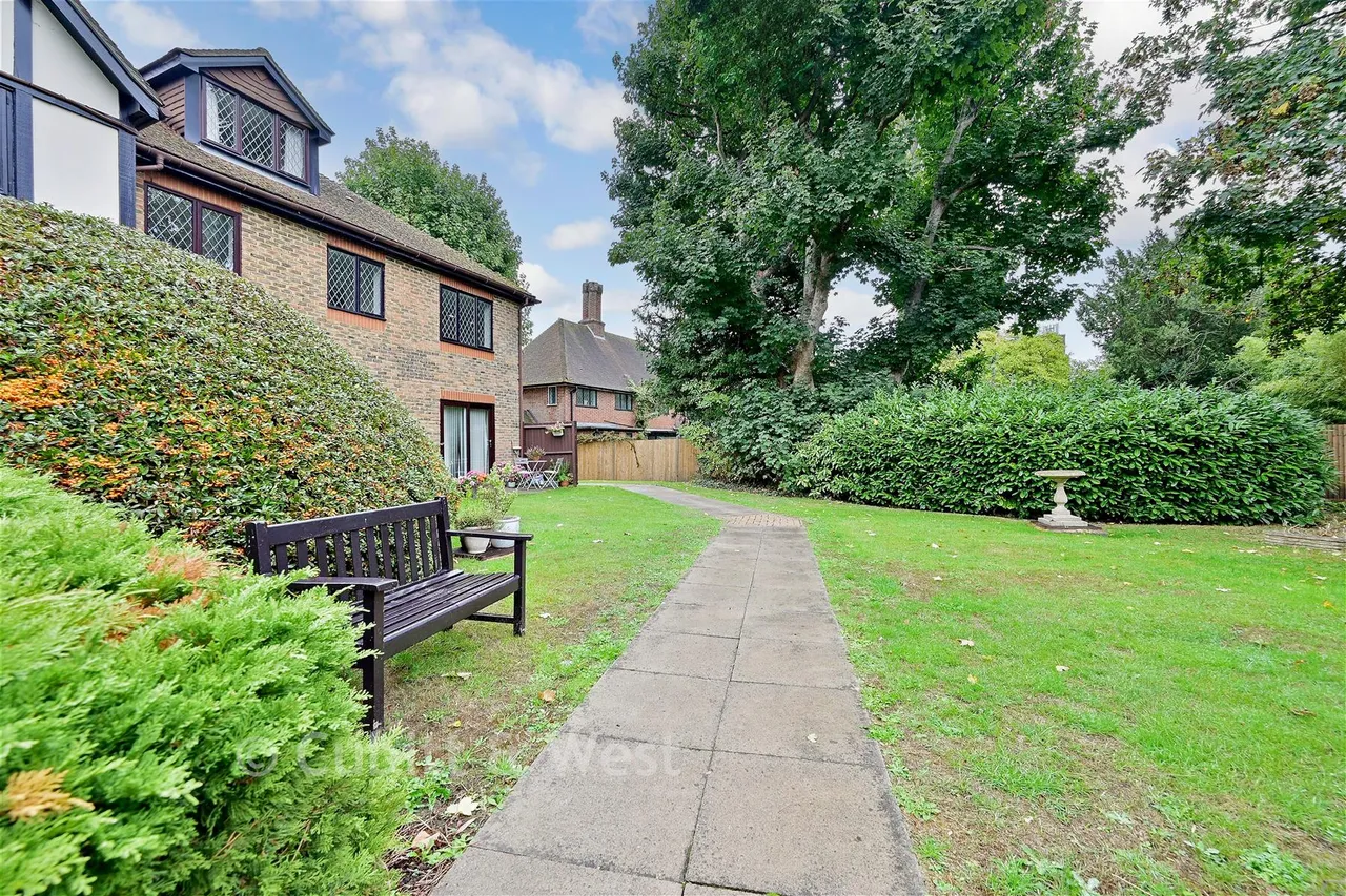 Monks Walk, Reigate, RH2, photo 11