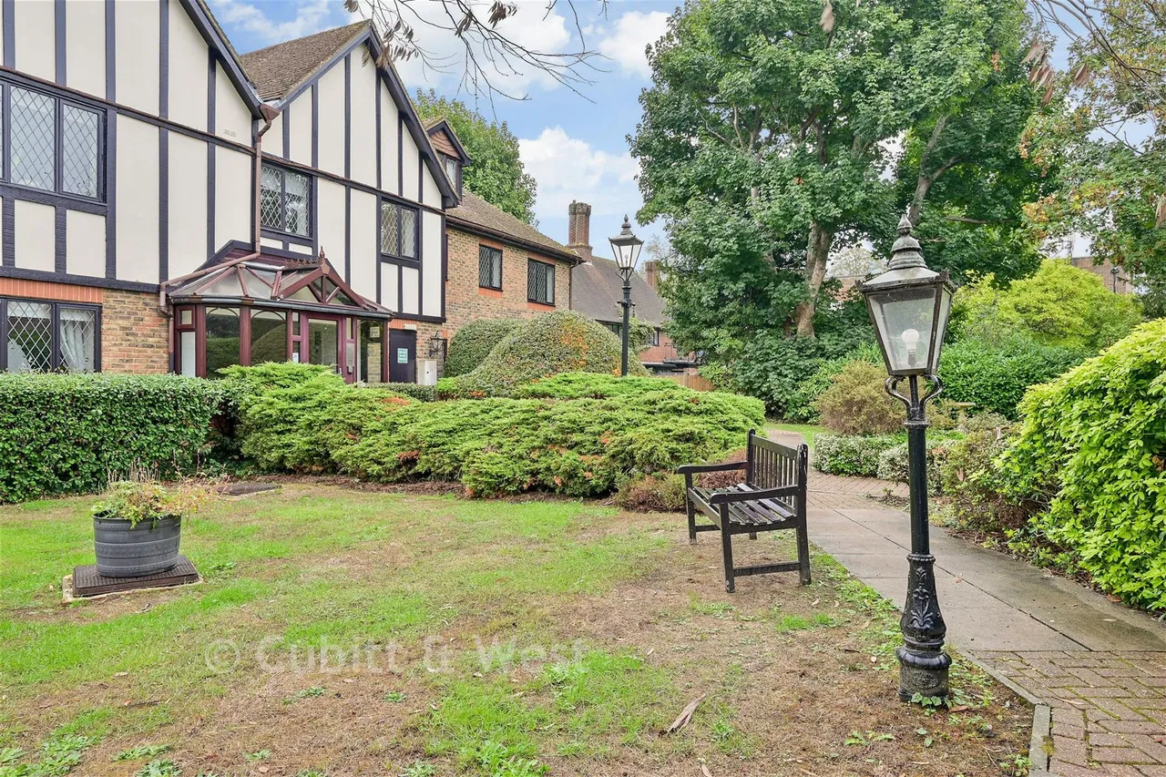 Monks Walk, Reigate, RH2, photo 9