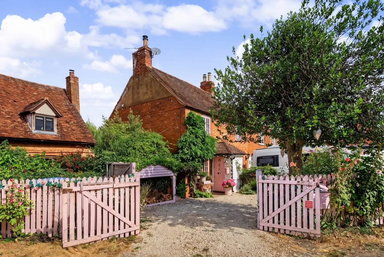 2 bed house for sale — Oxford Road, Oakley