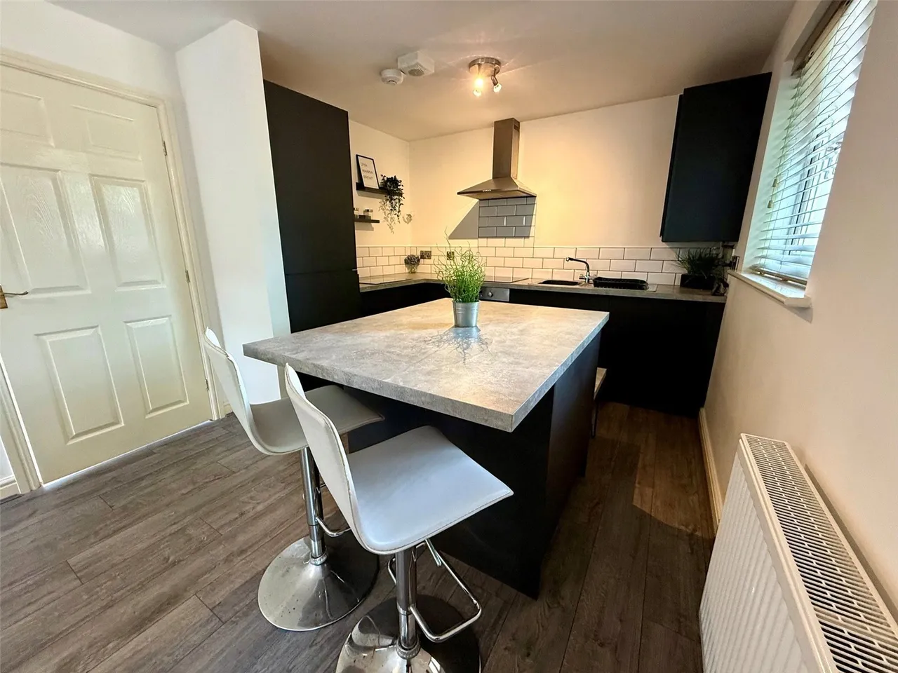 Ffordd Caergybi, Llanfairpwllgwyngyll, LL61, photo 6