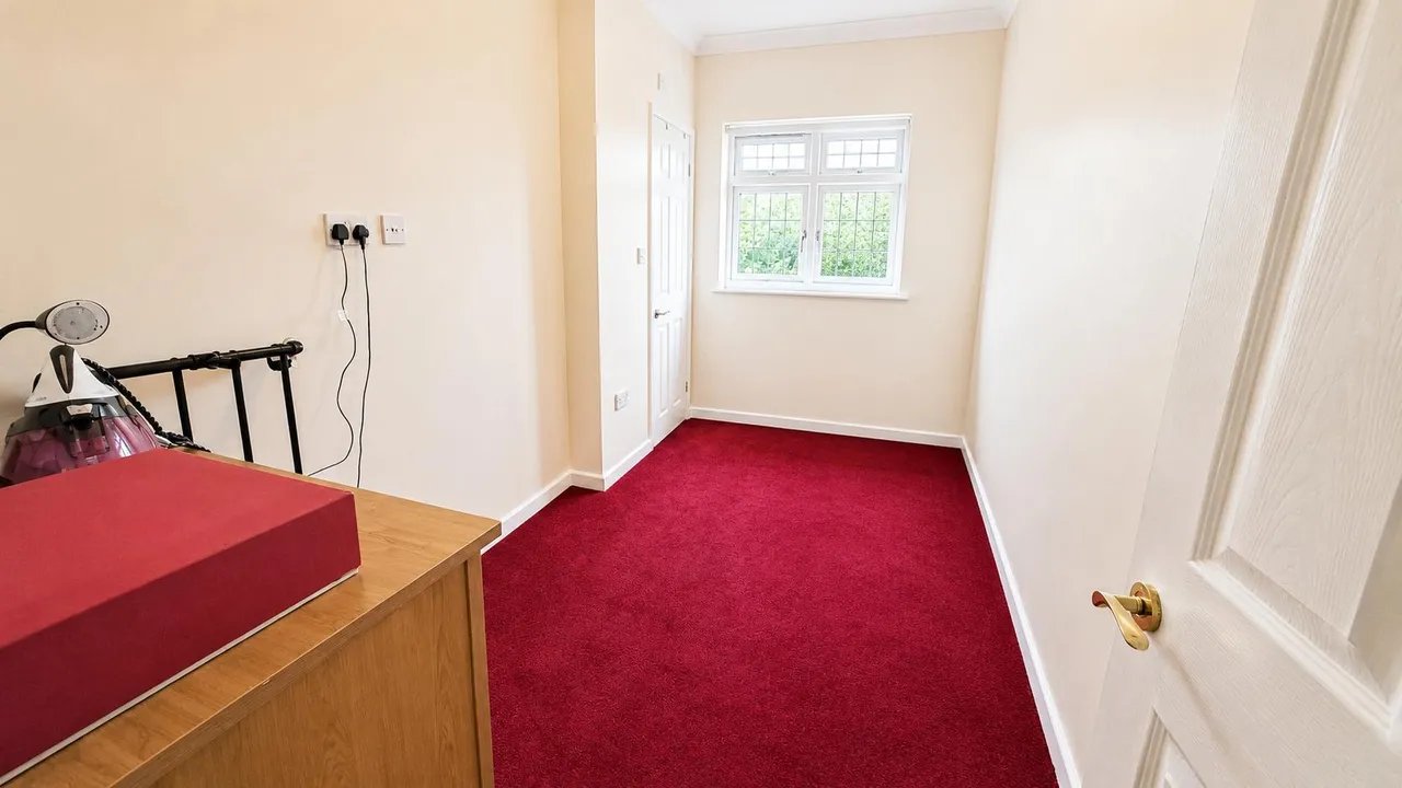 Dawlish Drive, Seven Kings, IG3, photo 27