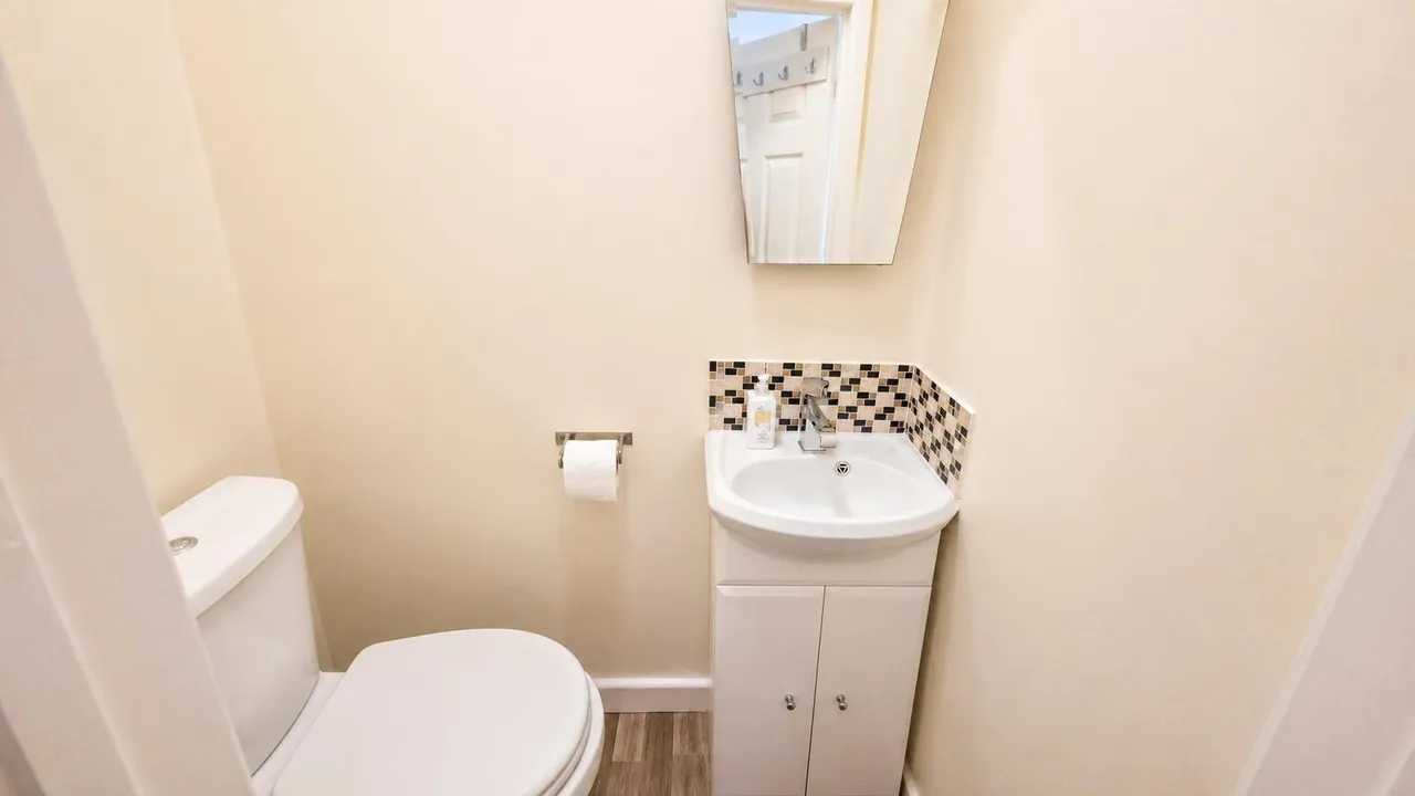 Dawlish Drive, Seven Kings, IG3, photo 28