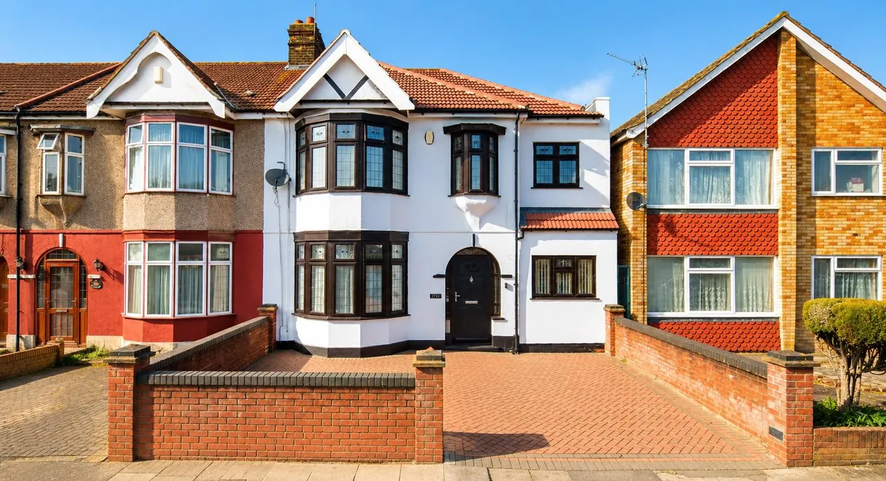 5 bed house for sale, Dawlish Drive, Seven Kings, IG3