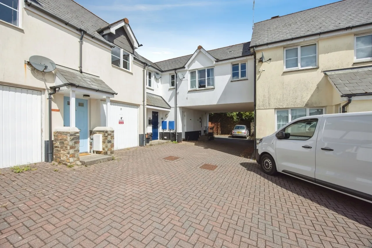 1 bed flat for sale, Mullion Close, St. Austell, PL25