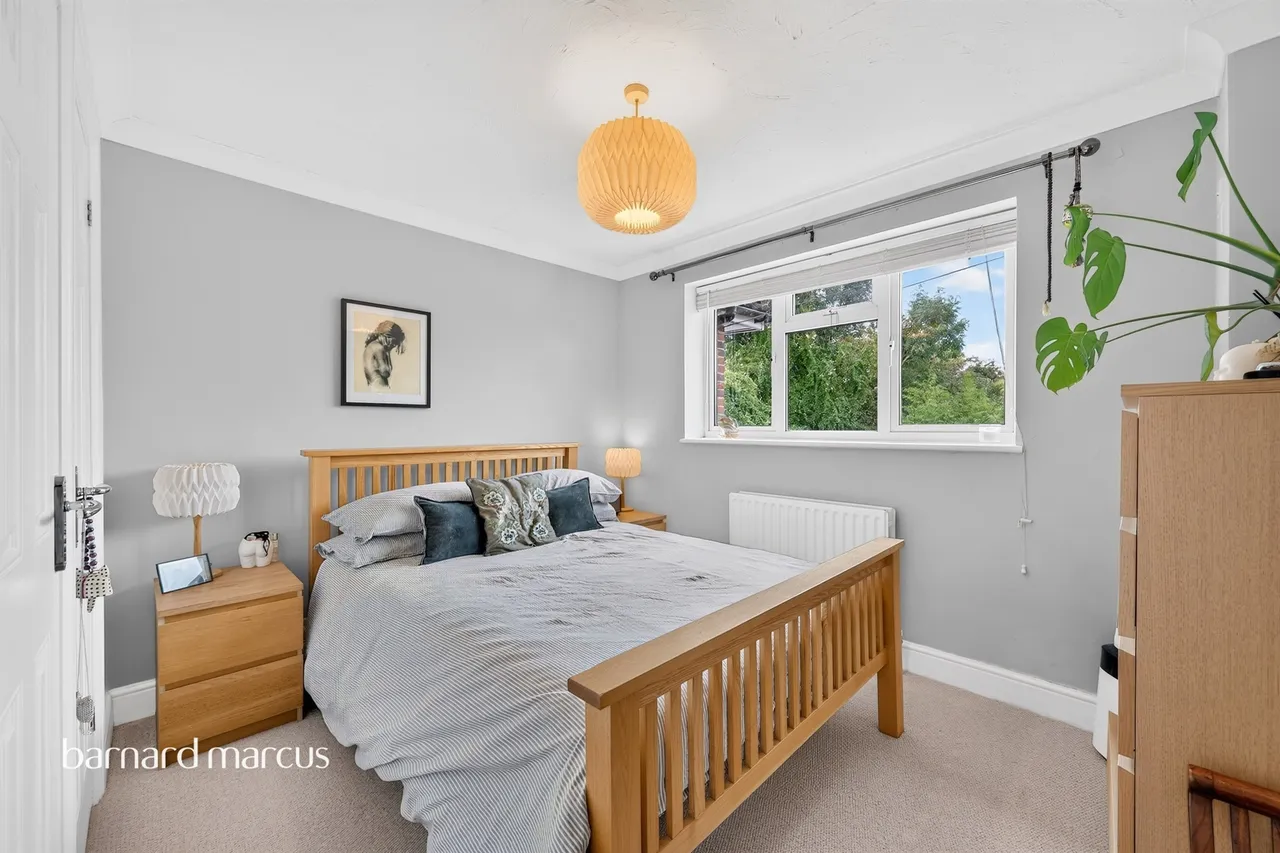 Marbles Way, Tadworth, photo 4