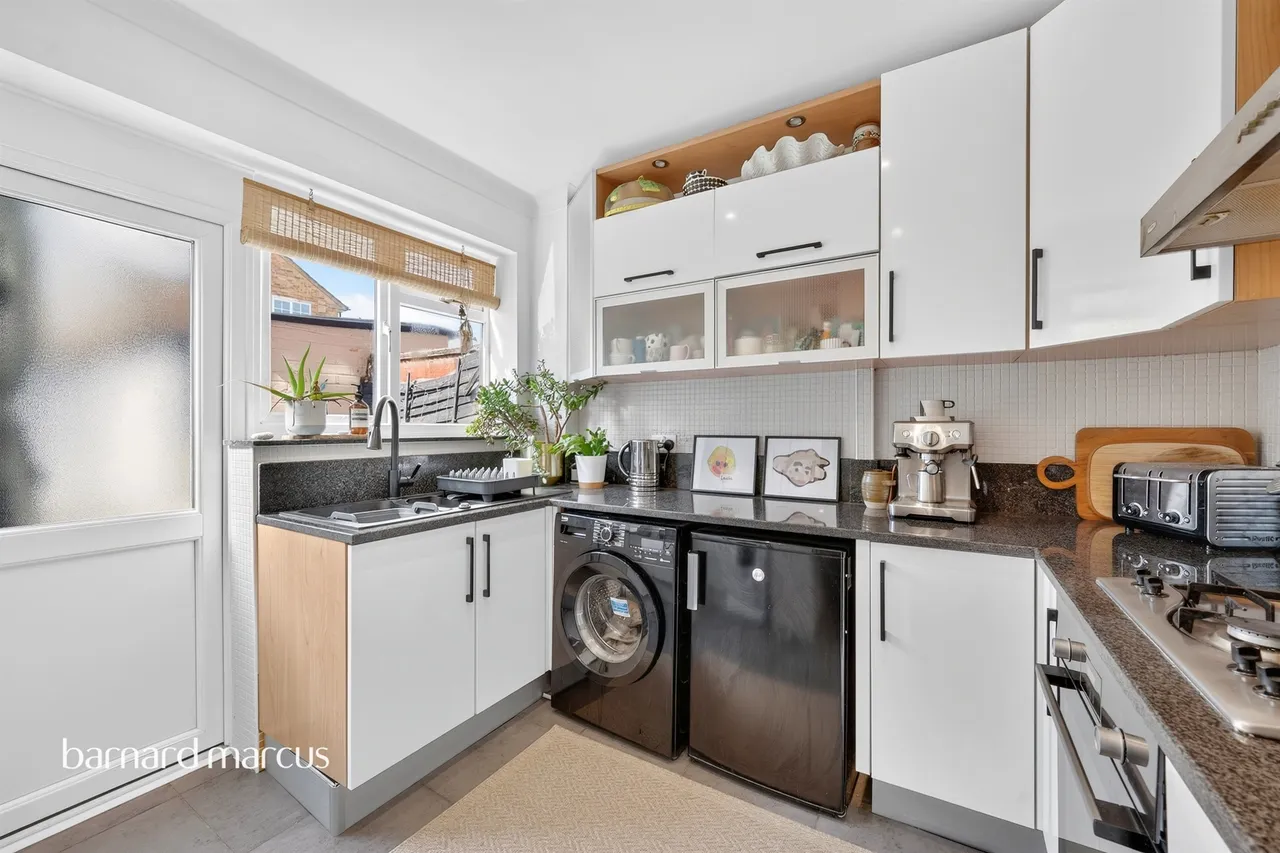 Marbles Way, Tadworth, photo 10