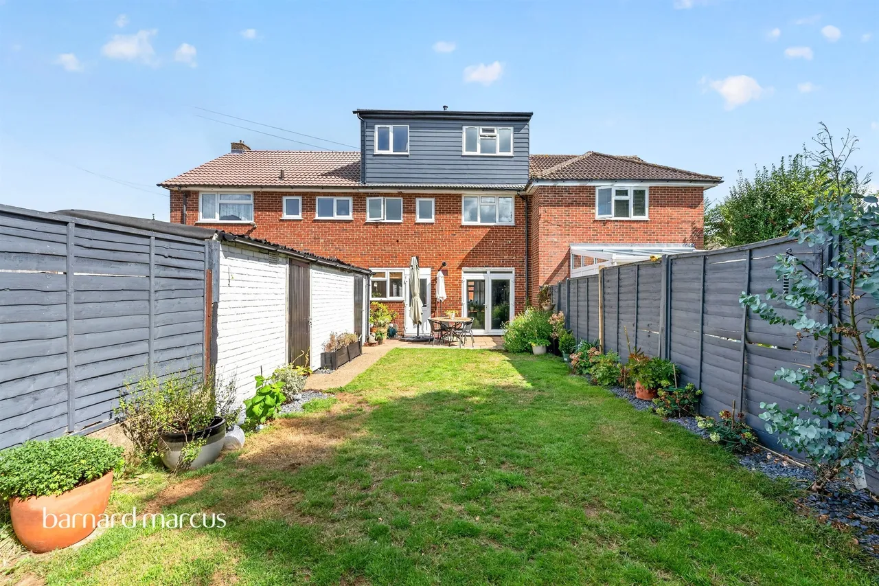 Marbles Way, Tadworth, photo 12