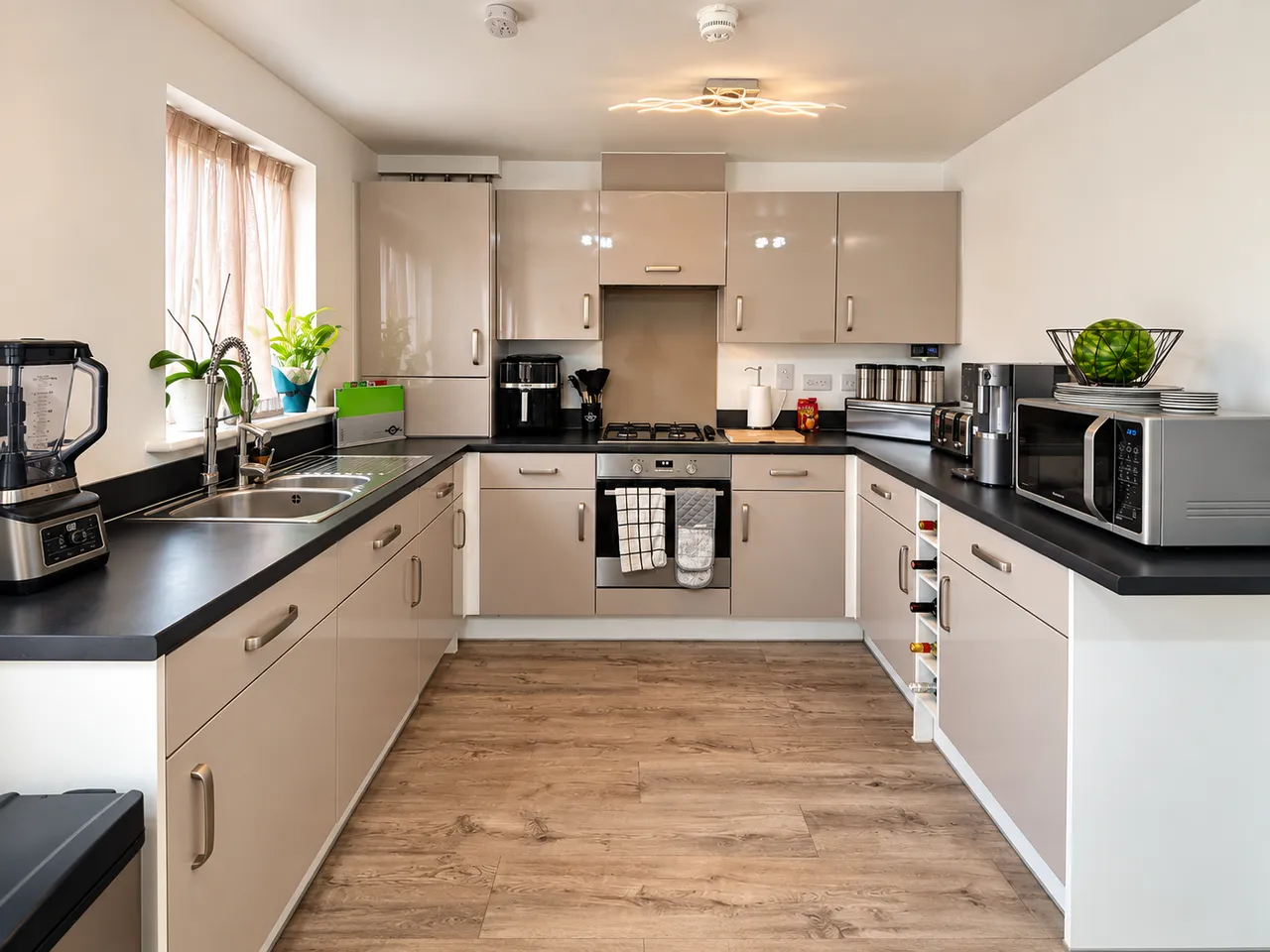 4 bed house to rent, Allen Aldrige Close, Stanway, CO3