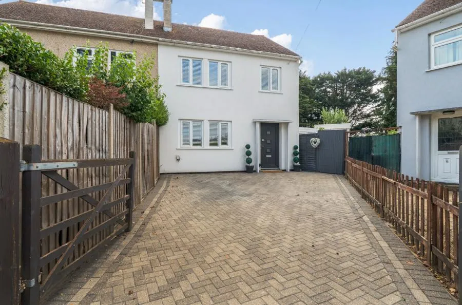 3 bed house for sale, Waterloo Road, Wokingham, RG40