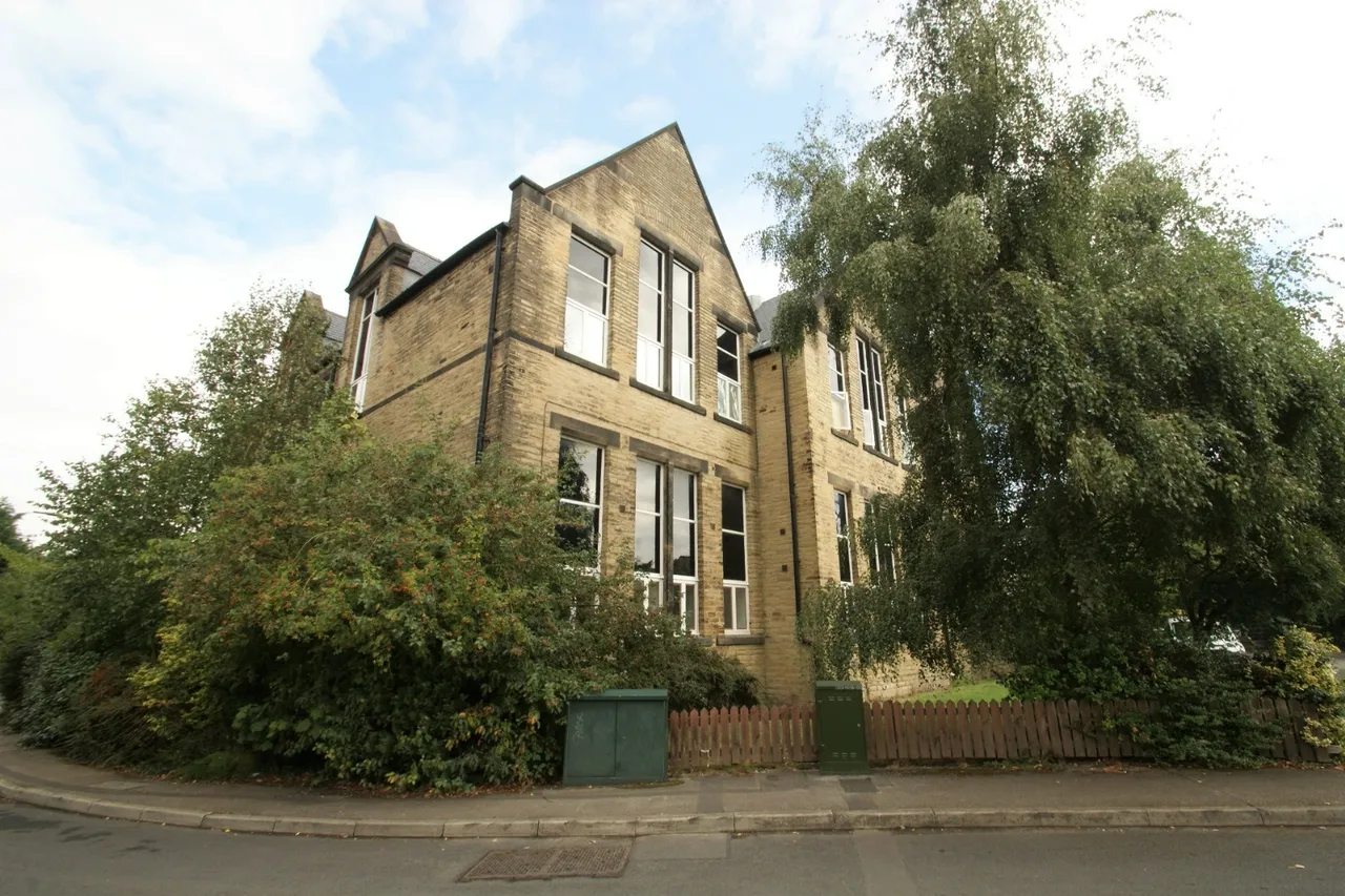 2 bed flat to rent, Farrar Court, Leeds, LS13