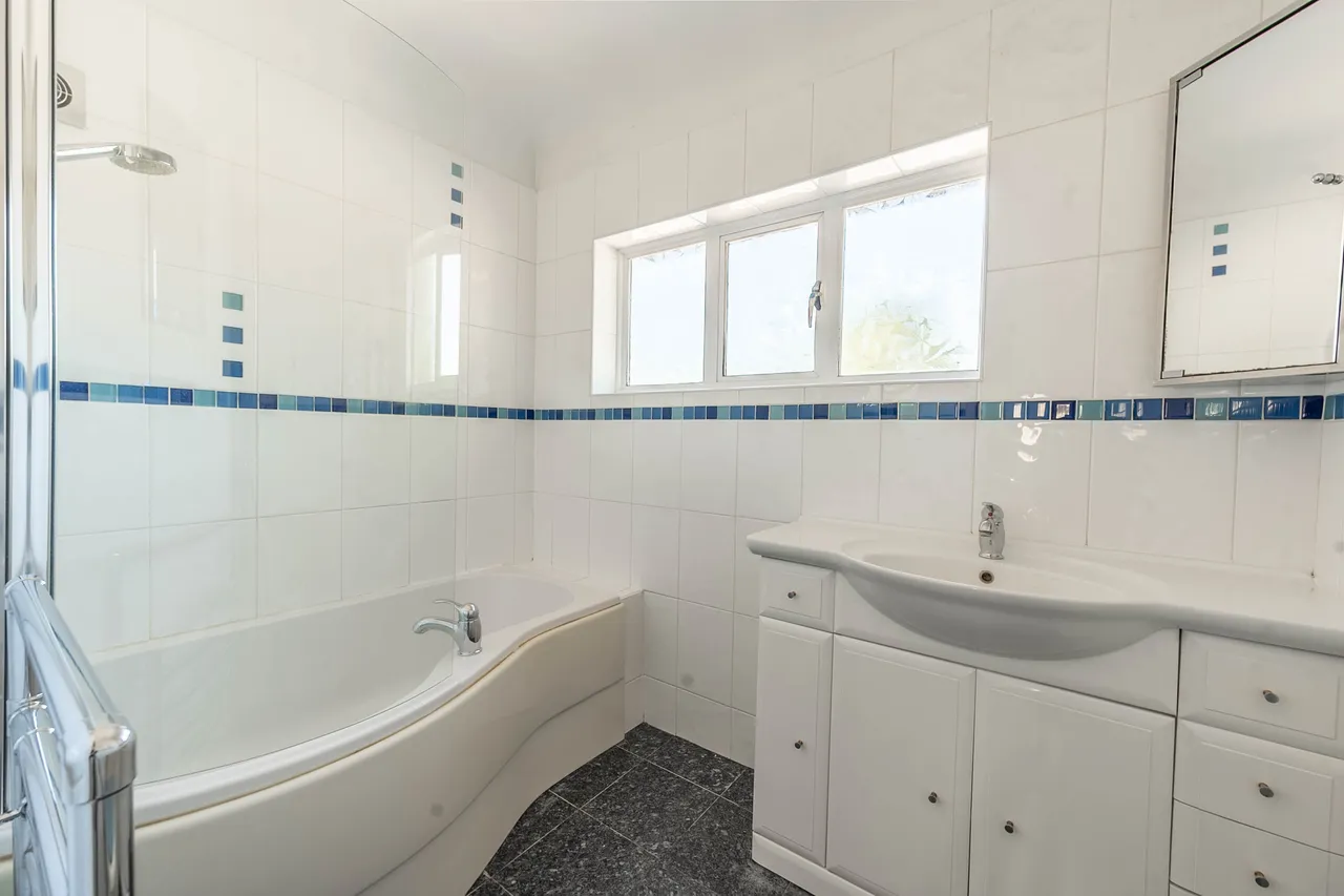 Ruislip, HA4, photo 10