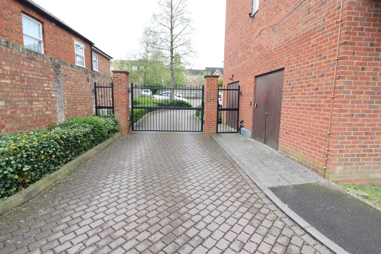 Lindsay Court, Lindsay Avenue, HP12 3GF, photo 9
