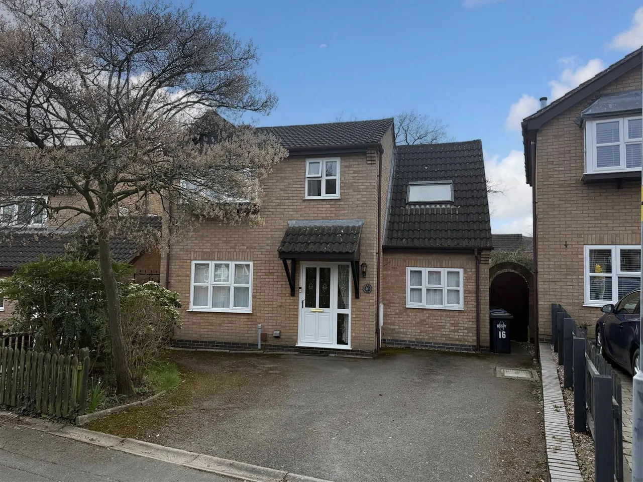 4 bed house for sale — Wych-Elm Close, Rugby
