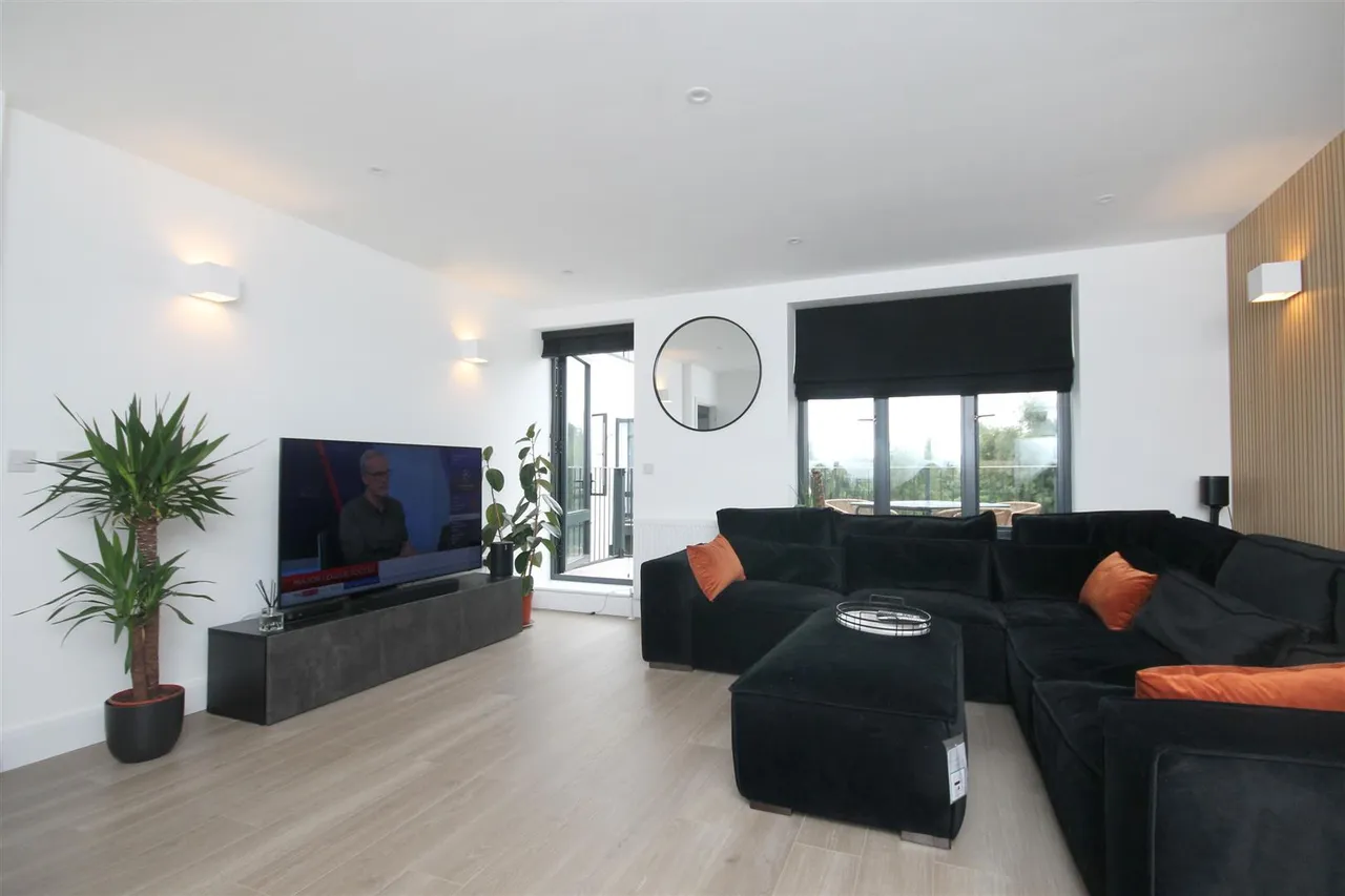 Kingston Road, Leatherhead, KT22, photo 8