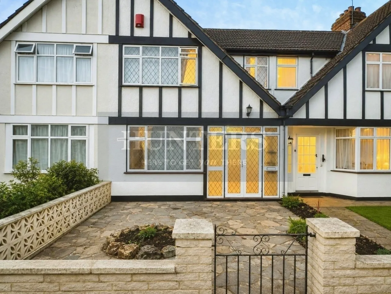 3 bed house for sale — Darcy Drive, Harrow, Middlesex, HA3 9JP