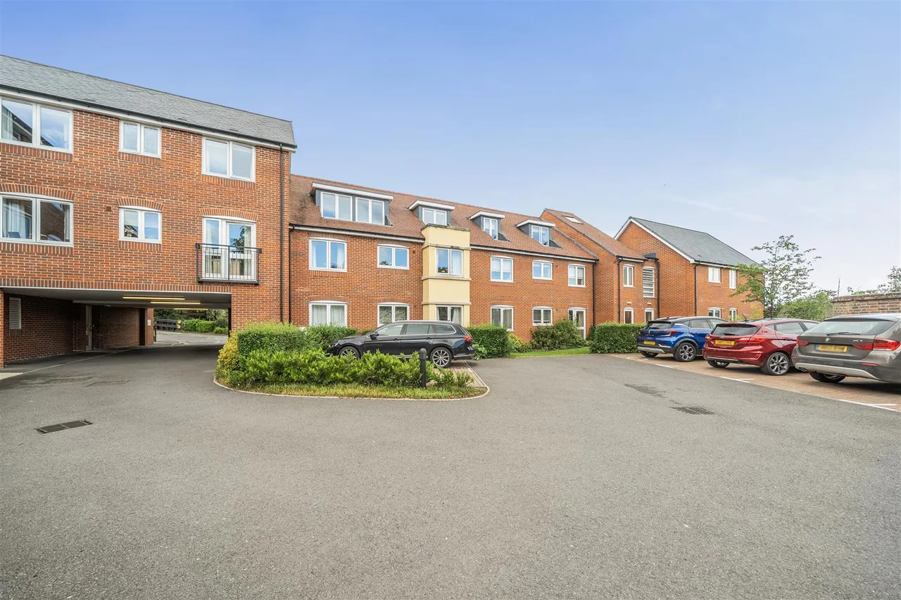 Greyhound Lane, Thame, OX9, photo 17