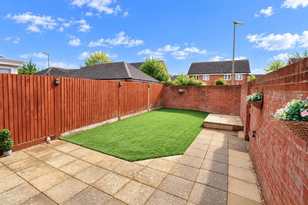 Jubilee Drive, Church Crookham, photo 12