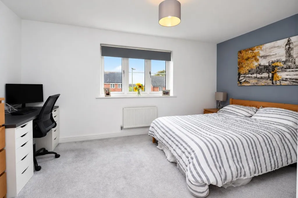 Jubilee Drive, Church Crookham, photo 6