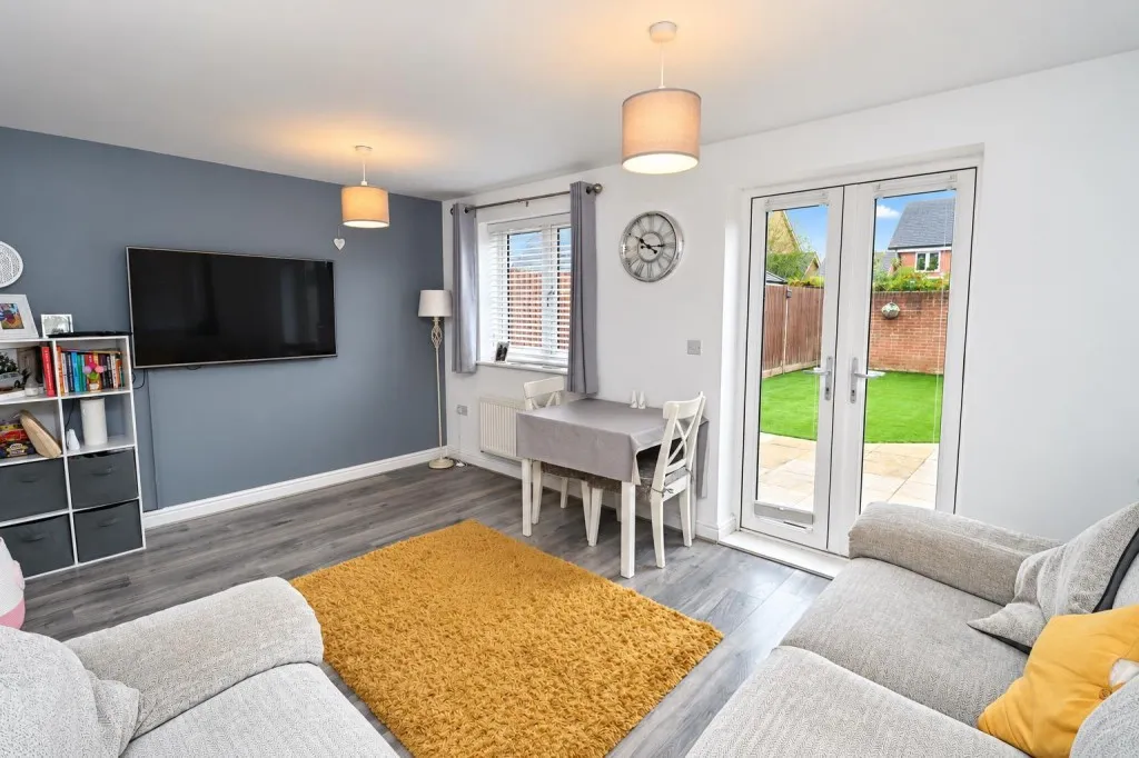 Jubilee Drive, Church Crookham, photo 3