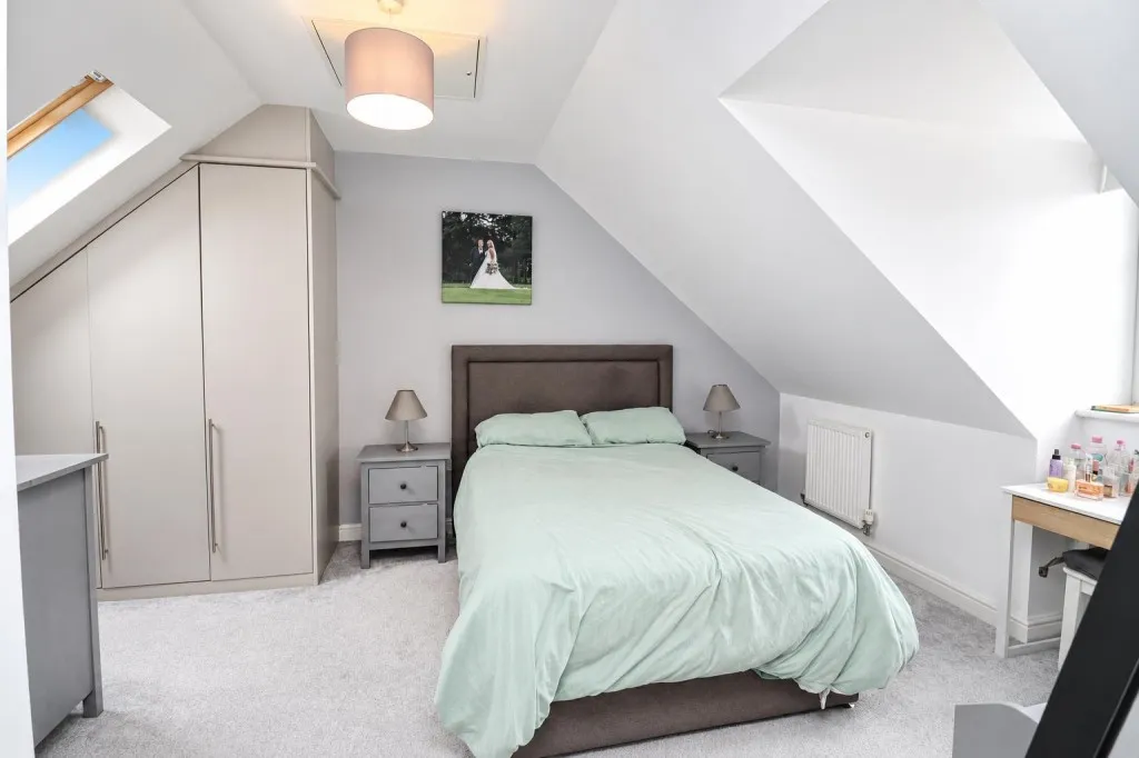 Jubilee Drive, Church Crookham, photo 9