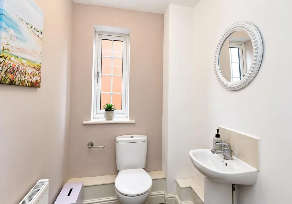 Jubilee Drive, Church Crookham, photo 5