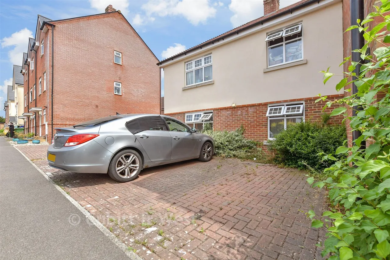 Ellis Road, Broadbridge Heath, RH12, photo 12