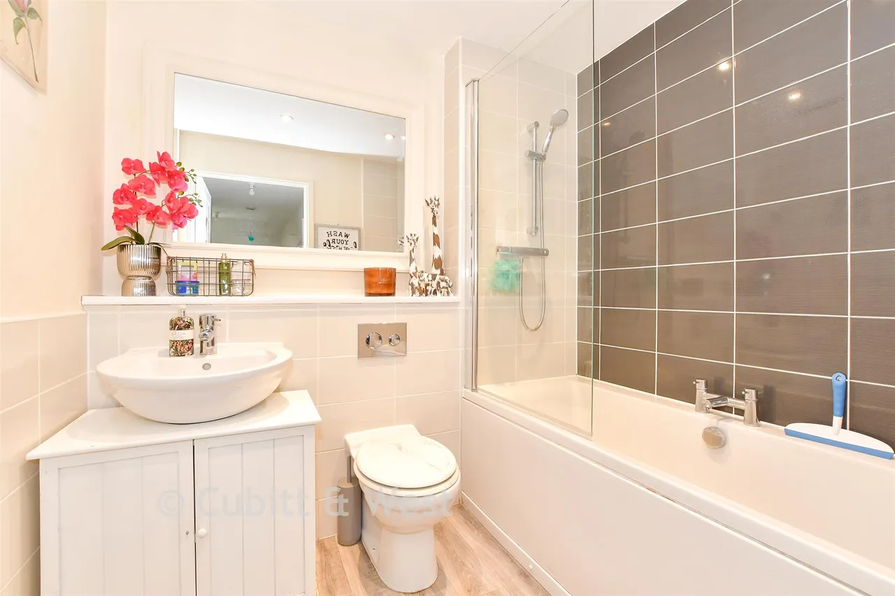 Ellis Road, Broadbridge Heath, RH12, photo 10