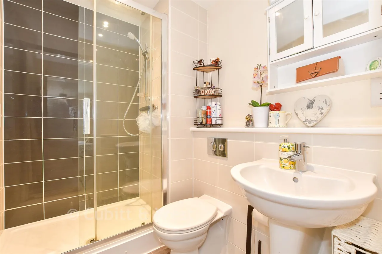 Ellis Road, Broadbridge Heath, RH12, photo 8