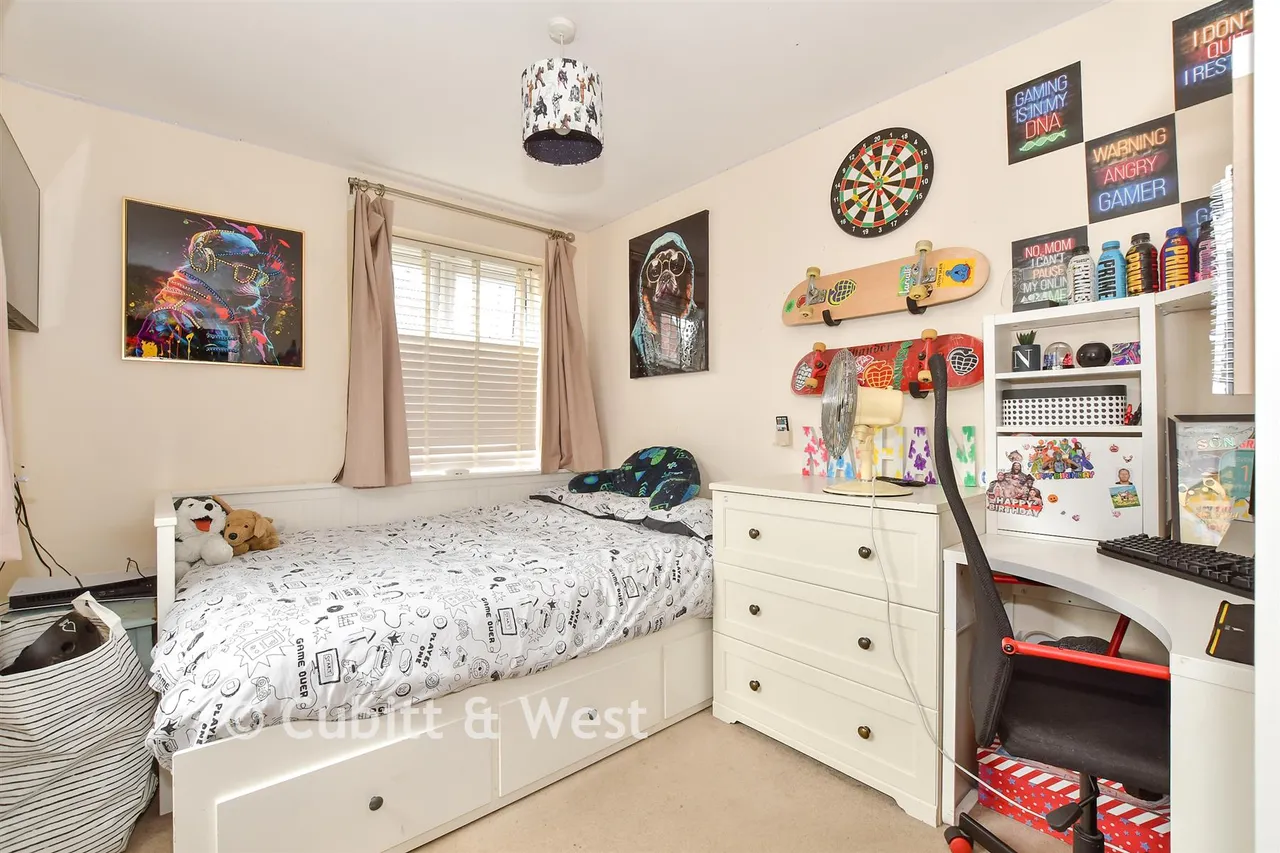 Ellis Road, Broadbridge Heath, RH12, photo 9