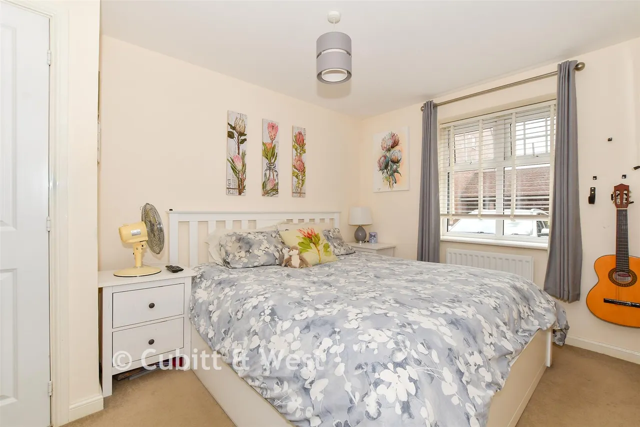 Ellis Road, Broadbridge Heath, RH12, photo 7