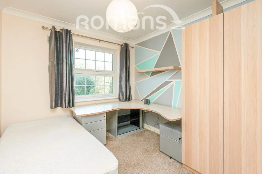 London Road, Camberley, GU15, photo 10