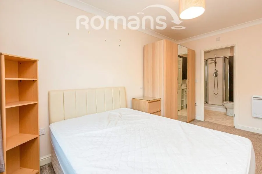 London Road, Camberley, GU15, photo 8
