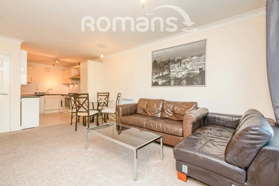 London Road, Camberley, GU15, photo 2