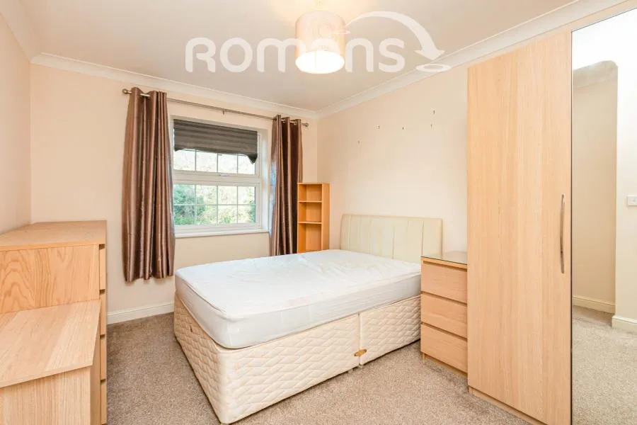 London Road, Camberley, GU15, photo 6